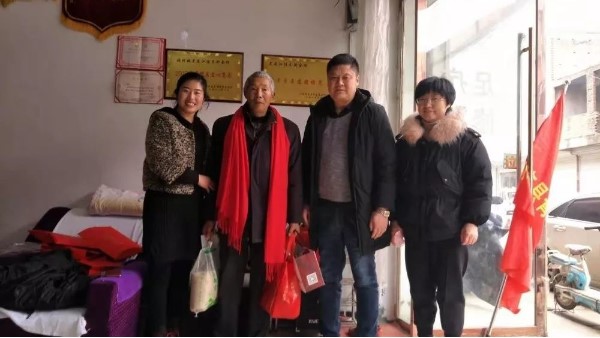 安徽旭瑞網業有限公司領導作為志愿者探望抗日退伍
